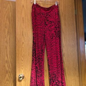 Thalia Sodi loose leggings in XL.  Dark pink and black.